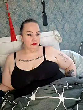 DiewildeRose online show from February 6, 9:34 am