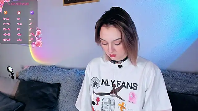 Snapshot of _ccrystaa_ chatting on October 9, 7:01 am ccrystaa online show from October 9, 7:01 am