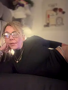 blondebitch2 online show from January 5, 10:13 pm