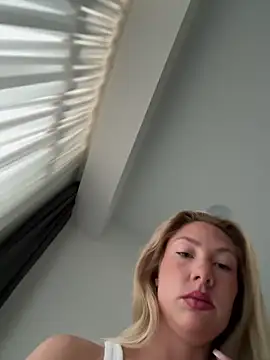 LuisaBecker online show from June 2, 4:08 pm