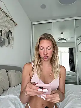 LuisaBecker online show from July 14, 9:24 am