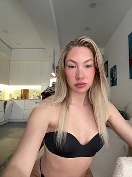 LuisaBecker online show from March 6, 12:55 pm