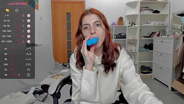 broosnica1 online show from May 28, 10:24 am