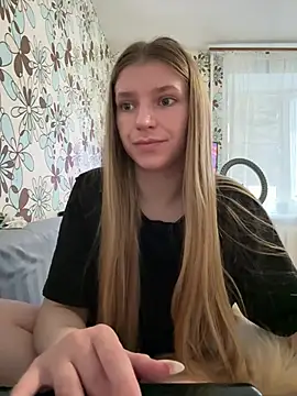 adel secret online show from March 28, 1:32 pm