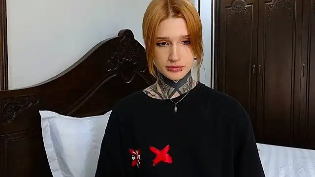SophieInkk online show from May 10, 6:37 am