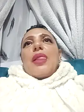 Emily0215 online show from February 5, 11:41 pm