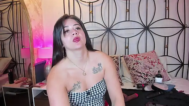 nahomi sweett online show from November 15, 11:33 am