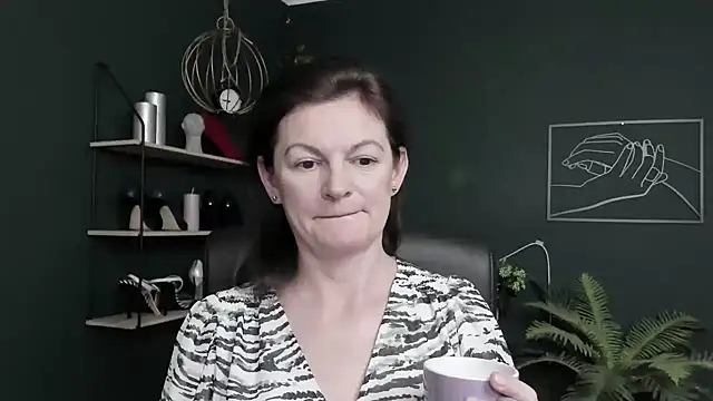 VivianWILD online show from June 18, 9:14 am