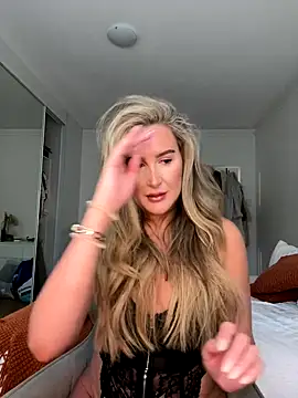 heidihulaa online show from October 15, 7:22 am