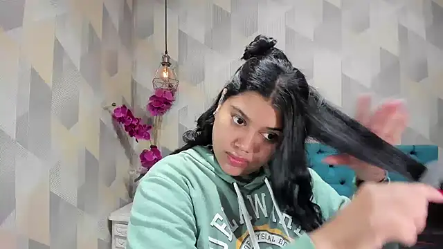 Snapshot of LindaBreeS chatting on September 28, 2:55 pm LindaBreeS online show from September 28, 2:55 pm