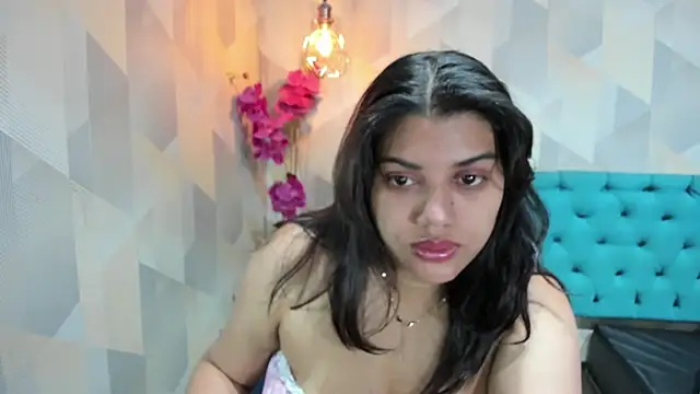 LindaBreeS online show from April 5, 1:43 pm