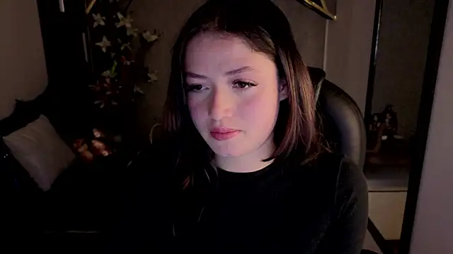 almma shy online show from November 20, 1:34 pm