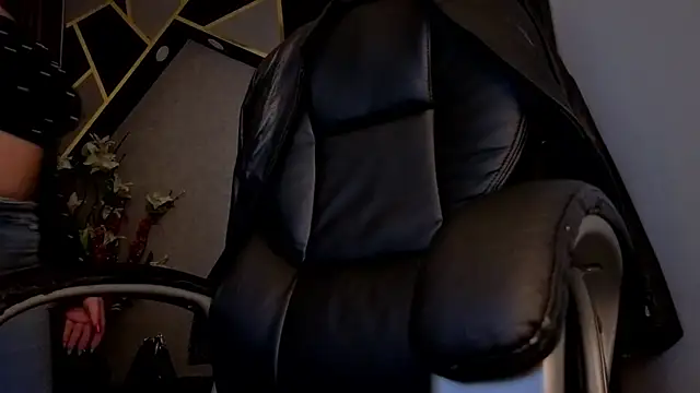 almma shy online show from October 11, 3:37 pm