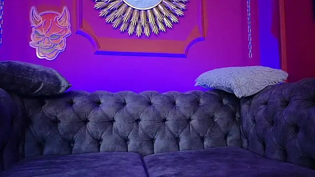 Julieta Russell online show from April 18, 12:18 pm