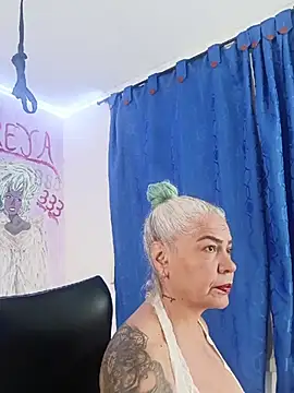 freyadevil333 online show from June 6, 2:51 am