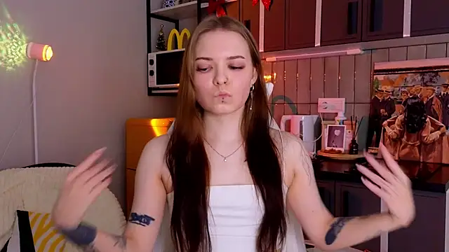 doll lol  online show from December 15, 8:25 pm