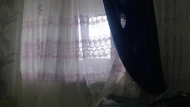 Snapshot of CamDiva113 chatting on October 13, 8:17 am CamDiva113 online show from October 13, 8:17 am