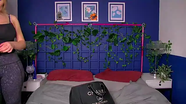 FerrariRedxBabestation online show from November 4, 1:38 pm