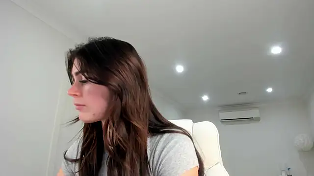 aus queen online show from October 25, 2:30 am