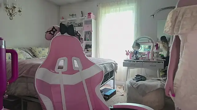 lolypopbubble online show from April 22, 7:00 pm