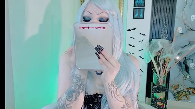 Madison Jackson online show from April 4, 7:23 pm