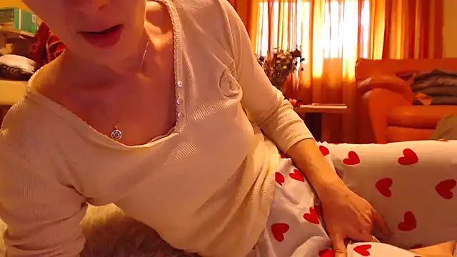 LovelyAndraGirl online show from April 25, 1:41 pm