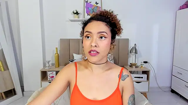 Zoe Gruber online show from June 11, 12:20 am