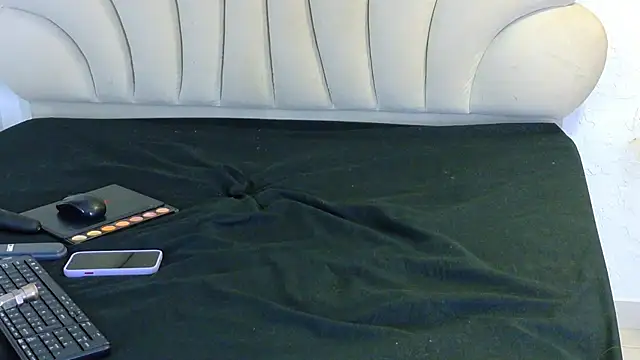 bonieklent online show from November 17, 4:02 am