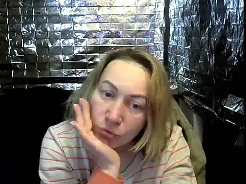 wLESLYMOSw online show from February 23, 12:59 pm