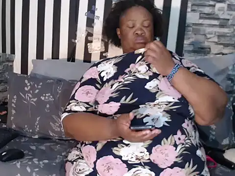 Snapshot of BigHotMatureXx chatting on September 16, 2:30 am BigHotMatureXx online show from September 16, 2:30 am