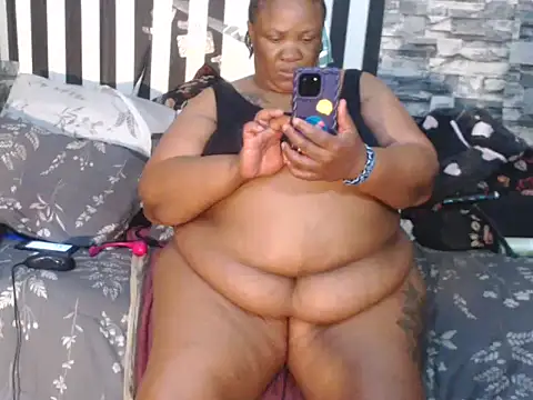 Snapshot of BigHotMatureXx chatting on September 12, 9:51 am BigHotMatureXx online show from September 12, 9:51 am