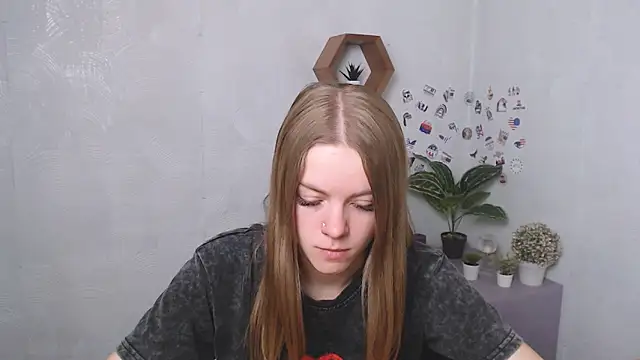 Snapshot of AliceFlirtt_ chatting on September 10, 9:20 am AliceFlirtt online show from September 10, 9:20 am