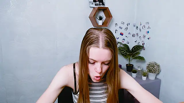 Snapshot of AliceFlirtt_ chatting on September 20, 9:18 am AliceFlirtt online show from September 20, 9:18 am
