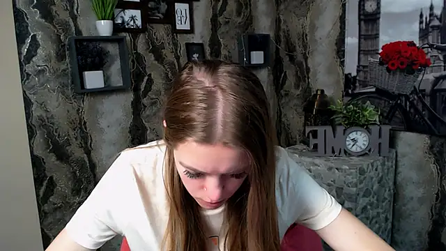 Snapshot of AliceFlirtt_ chatting on October 15, 7:55 am AliceFlirtt online show from October 15, 7:55 am