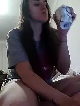 Snapshot of emeli_moon chatting on October 19, 9:28 pm emeli moon online show from October 19, 9:28 pm