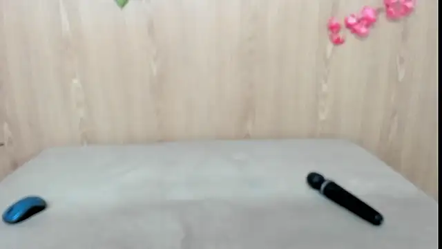 jenelotizz06 online show from December 4, 4:52 pm