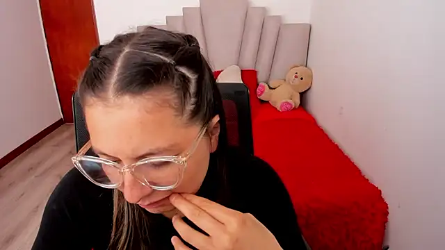 samantha  wilson online show from April 7, 3:03 pm