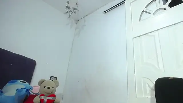 Squirter pussybomb online show from July 25, 4:41 am