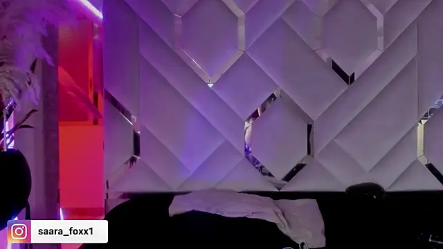 Sara Foxx1 online show from December 3, 9:06 pm