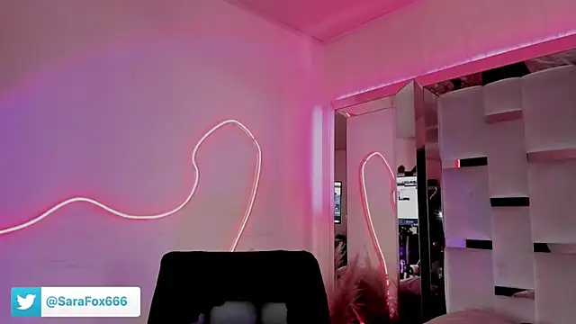 Sara Foxx1 online show from April 24, 9:17 pm