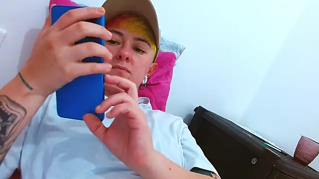 tomboyblue online show from December 18, 8:13 pm