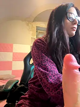 Strawberry queens online show from October 4, 1:17 pm