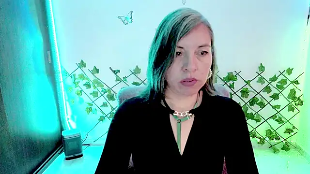 Lady breaks hearts online show from February 24, 12:59 pm