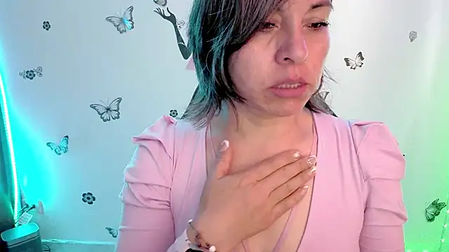 Lady breaks hearts online show from April 8, 1:13 pm