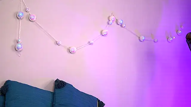 BritneyHudson online show from December 14, 5:24 am