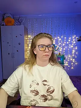 D0nna  online show from April 13, 10:54 pm