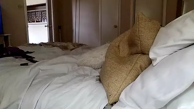 CaylenGee online show from February 21, 6:08 pm