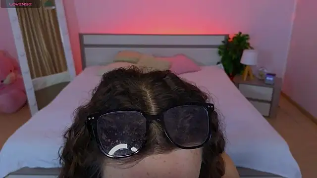 Hayle Hill online show from November 25, 2:25 am