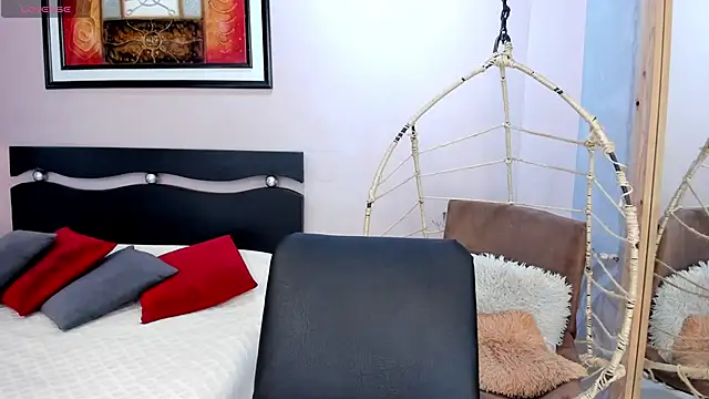  alaiasmile  online show from April 13, 5:03 pm