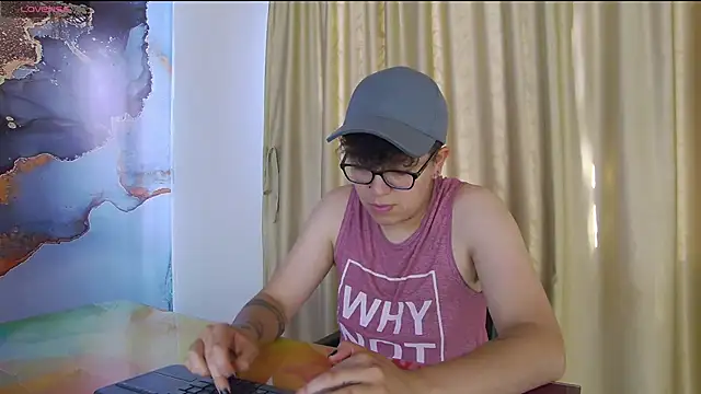 Snapshot of alex_noa chatting on September 17, 7:34 pm alex noa online show from September 17, 7:34 pm